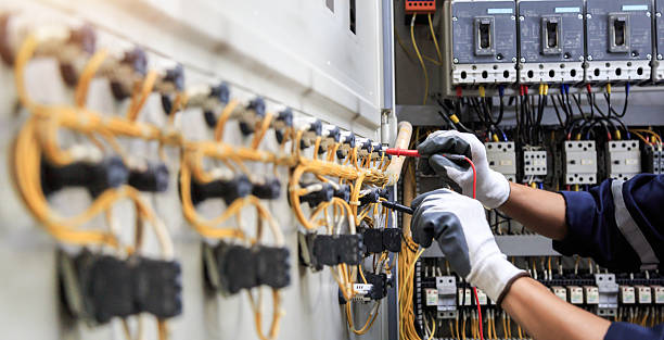 Professional Electrician technician working in Greenville, MS
